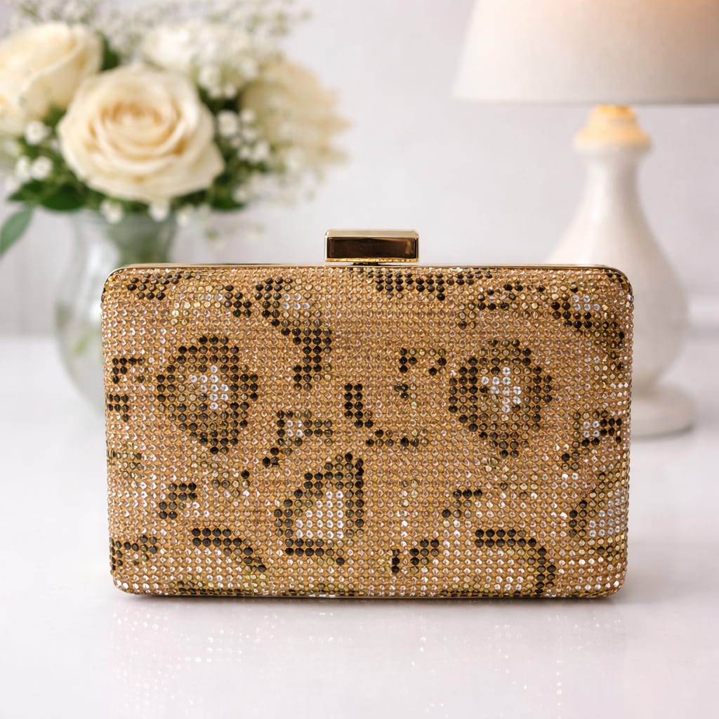 Girls demanding beautiful Hand Clutch for Girls